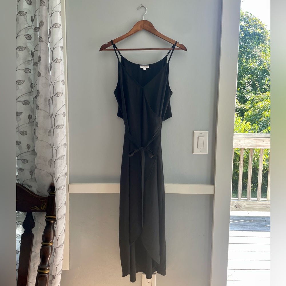 Sleeveless Black Wrap-Front Midi Dress with Tie Waist